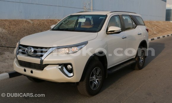 Acheter Import Voiture Toyota Fortuner Noir à Import - Dubai, Rwanda Acheter Import Voiture Toyota Fortuner Noir à Import - Dubai, Rwanda