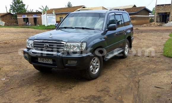 Acheter Occasion Voiture Toyota Land Cruiser Noir à Huye au Rwanda Acheter Occasion Voiture Toyota Land Cruiser Noir à Huye au Rwanda