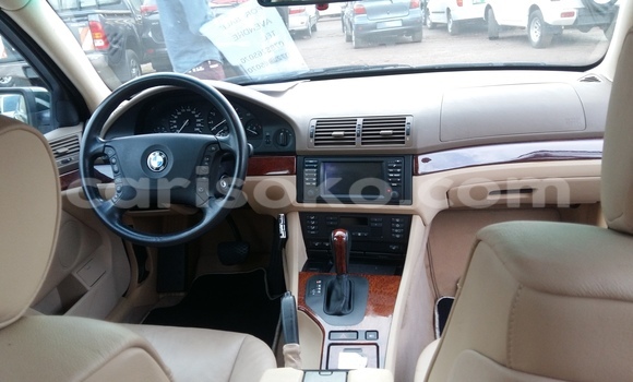 Acheter Occasion Voiture BMW 5–Series Vert à Kigali, Rwanda Acheter Occasion Voiture BMW 5–Series Vert à Kigali, Rwanda