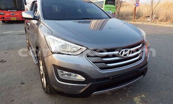 اشتري مستعمل Hyundai Santa Fe Gris سيارة في Gicumbi في Rwanda