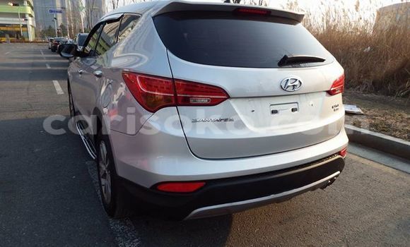 Acheter Occasion Voiture Hyundai Santa Fe Gris à Gicumbi au Rwanda Acheter Occasion Voiture Hyundai Santa Fe Gris à Gicumbi au Rwanda