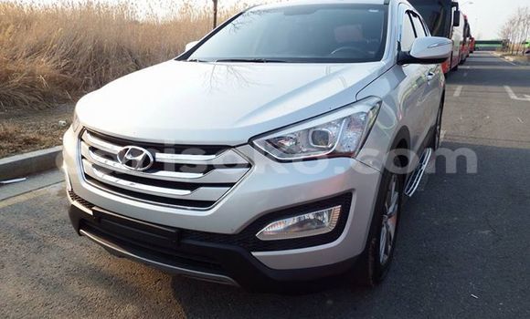Sayi Na hannu Hyundai Santa Fe Gris Mota in Gicumbi a Rwanda Sayi Na hannu Hyundai Santa Fe Gris Mota in Gicumbi a Rwanda