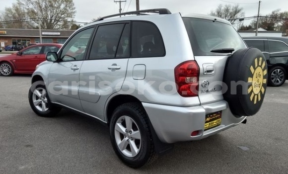 Sayi Imported Toyota RAV4 Gris Mota in Rusizi a Rwanda Sayi Imported Toyota RAV4 Gris Mota in Rusizi a Rwanda