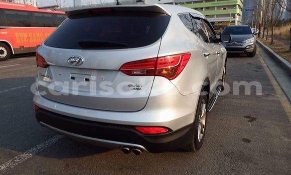 Sayi Na hannu Hyundai Santa Fe Gris Mota in Gicumbi a Rwanda Sayi Na hannu Hyundai Santa Fe Gris Mota in Gicumbi a Rwanda