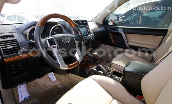 Acheter Import Voiture Toyota Prado Blanc à Import - Dubai, Rwanda Acheter Import Voiture Toyota Prado Blanc à Import - Dubai, Rwanda