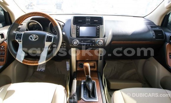 Acheter Import Voiture Toyota Prado Blanc à Import - Dubai, Rwanda Acheter Import Voiture Toyota Prado Blanc à Import - Dubai, Rwanda