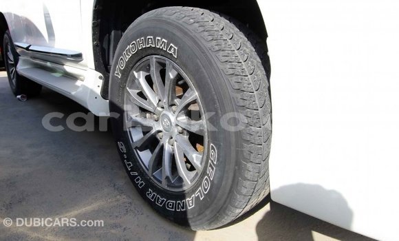 Acheter Import Voiture Toyota Prado Blanc à Import - Dubai, Rwanda Acheter Import Voiture Toyota Prado Blanc à Import - Dubai, Rwanda