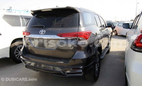 Acheter Import Voiture Toyota Fortuner Autre à Import - Dubai, Rwanda Acheter Import Voiture Toyota Fortuner Autre à Import - Dubai, Rwanda