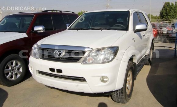 Acheter Import Voiture Toyota Fortuner Blanc à Import - Dubai, Rwanda Acheter Import Voiture Toyota Fortuner Blanc à Import - Dubai, Rwanda