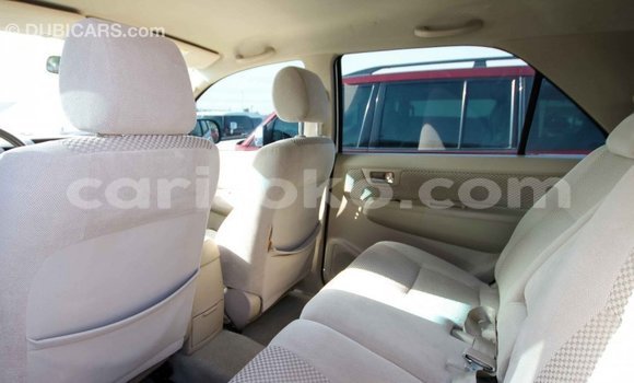 Acheter Import Voiture Toyota Fortuner Blanc à Import - Dubai, Rwanda Acheter Import Voiture Toyota Fortuner Blanc à Import - Dubai, Rwanda