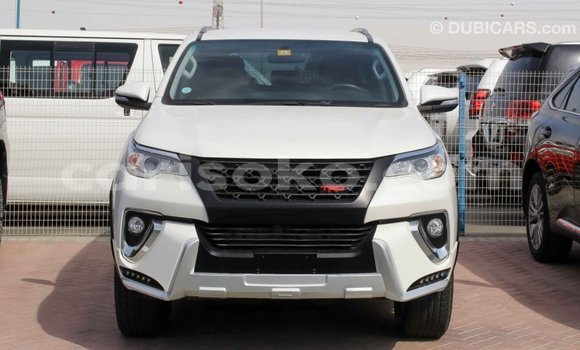 Acheter Import Voiture Toyota Fortuner Blanc à Import - Dubai, Rwanda Acheter Import Voiture Toyota Fortuner Blanc à Import - Dubai, Rwanda