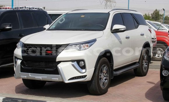 Acheter Import Voiture Toyota Fortuner Blanc à Import - Dubai, Rwanda Acheter Import Voiture Toyota Fortuner Blanc à Import - Dubai, Rwanda