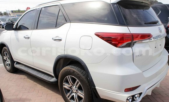 Acheter Import Voiture Toyota Fortuner Blanc à Import - Dubai, Rwanda Acheter Import Voiture Toyota Fortuner Blanc à Import - Dubai, Rwanda