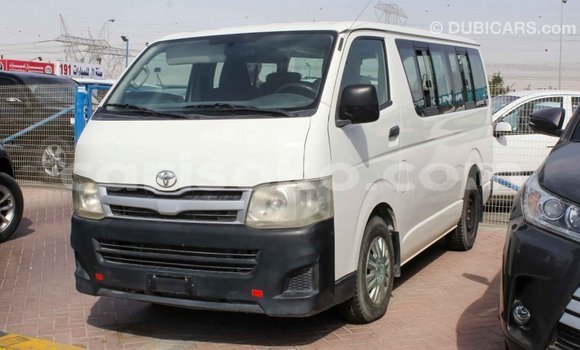 Acheter Import Voiture Toyota Hiace Blanc à Import - Dubai, Rwanda Acheter Import Voiture Toyota Hiace Blanc à Import - Dubai, Rwanda