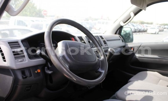 Acheter Import Voiture Toyota Hiace Blanc à Import - Dubai, Rwanda Acheter Import Voiture Toyota Hiace Blanc à Import - Dubai, Rwanda