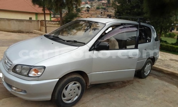 Sayi Na hannu Toyota Picnic Gris Mota in Kigali a Rwanda Sayi Na hannu Toyota Picnic Gris Mota in Kigali a Rwanda