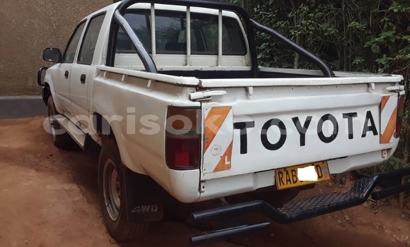 Sayi Na hannu Toyota Hilux Blanc Mota in Kigali a Rwanda Sayi Na hannu Toyota Hilux Blanc Mota in Kigali a Rwanda