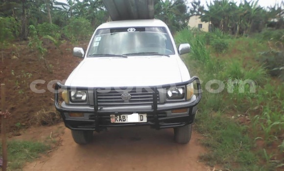 Sayi Na hannu Toyota Hilux Blanc Mota in Kigali a Rwanda Sayi Na hannu Toyota Hilux Blanc Mota in Kigali a Rwanda