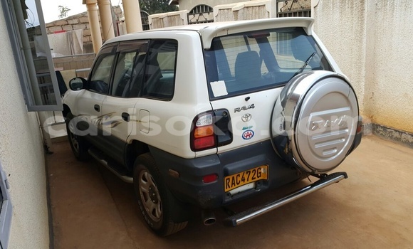 اشتري مستعمل Toyota RAV4 Blanc سيارة في Kigali في Rwanda اشتري مستعمل Toyota RAV4 Blanc سيارة في Kigali في Rwanda