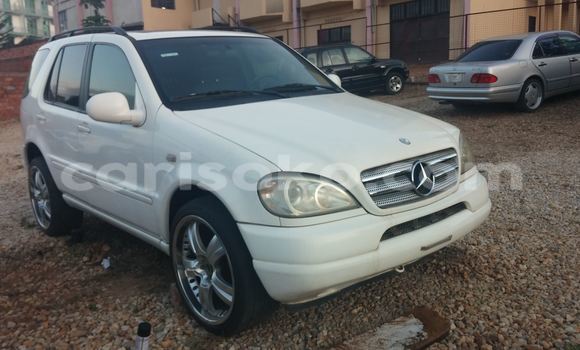 Acheter Occasion Voiture Mercedes-Benz 190 Blanc à Kigali, Rwanda Acheter Occasion Voiture Mercedes-Benz 190 Blanc à Kigali, Rwanda