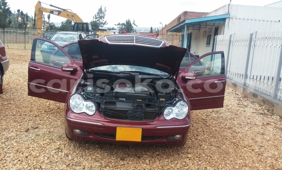 Acheter Occasion Voiture Mercedes-Benz C–Class Rouge à Kigali, Rwanda Acheter Occasion Voiture Mercedes-Benz C–Class Rouge à Kigali, Rwanda