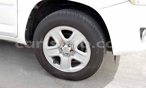 اشتري Imported Toyota HiAce Blanc شاحنة في Import - Dubai في Rwanda