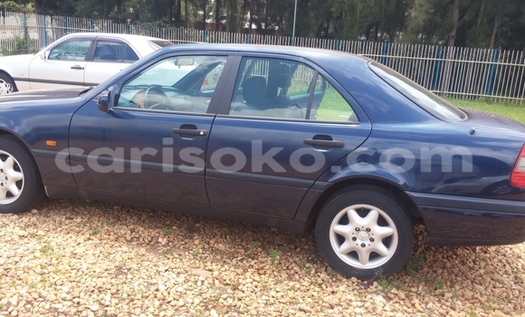 Acheter Occasion Voiture Mercedes-Benz C–Class Noir à Kigali, Rwanda Acheter Occasion Voiture Mercedes-Benz C–Class Noir à Kigali, Rwanda