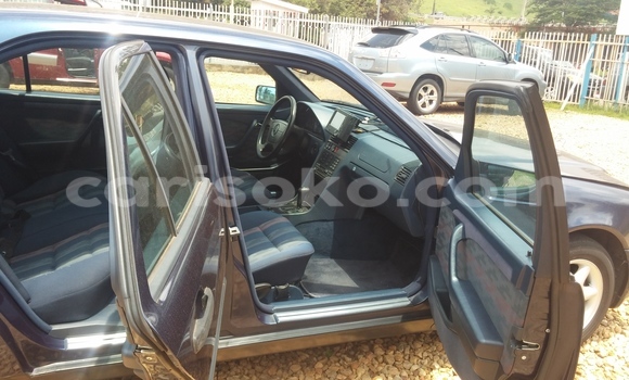 Acheter Occasion Voiture Mercedes-Benz C–Class Noir à Kigali, Rwanda Acheter Occasion Voiture Mercedes-Benz C–Class Noir à Kigali, Rwanda