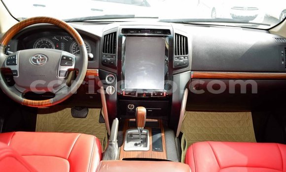 Acheter Import Voiture Toyota Land Cruiser Noir à Import - Dubai, Rwanda Acheter Import Voiture Toyota Land Cruiser Noir à Import - Dubai, Rwanda
