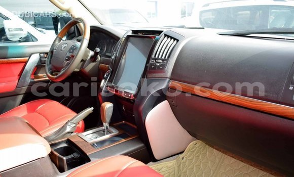 Acheter Import Voiture Toyota Land Cruiser Noir à Import - Dubai, Rwanda Acheter Import Voiture Toyota Land Cruiser Noir à Import - Dubai, Rwanda