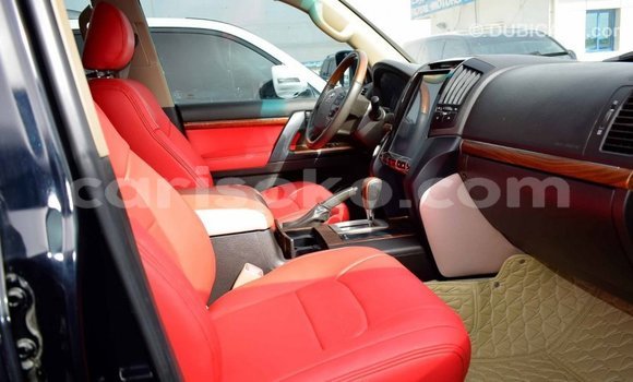 Acheter Import Voiture Toyota Land Cruiser Noir à Import - Dubai, Rwanda Acheter Import Voiture Toyota Land Cruiser Noir à Import - Dubai, Rwanda