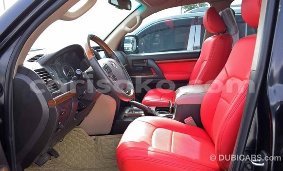 Acheter Import Voiture Toyota Land Cruiser Noir à Import - Dubai, Rwanda Acheter Import Voiture Toyota Land Cruiser Noir à Import - Dubai, Rwanda