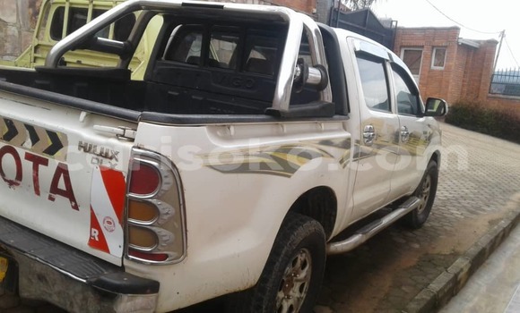 Sayi Na hannu Toyota Hilux Blanc Mota in Kigali a Rwanda Sayi Na hannu Toyota Hilux Blanc Mota in Kigali a Rwanda