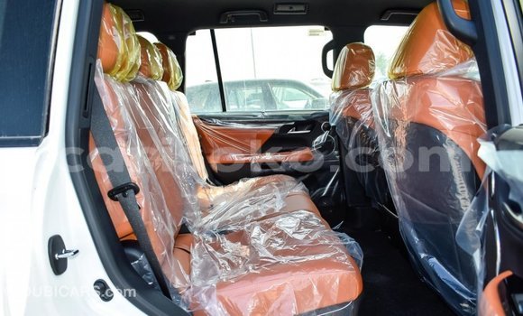 Acheter Import Voiture Lexus LX Blanc à Import - Dubai, Rwanda Acheter Import Voiture Lexus LX Blanc à Import - Dubai, Rwanda