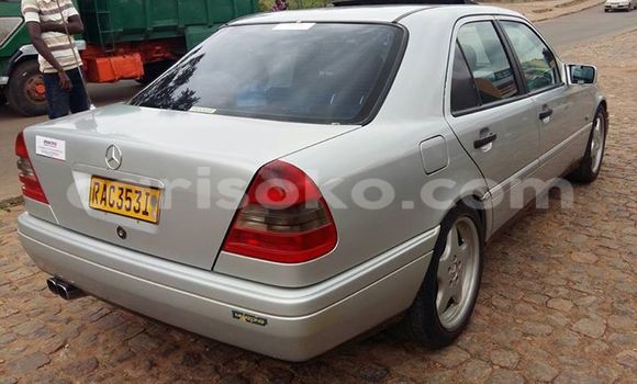 Sayi Na hannu Mercedes-Benz C–Class Gris Mota in Gicumbi a Rwanda Sayi Na hannu Mercedes-Benz C–Class Gris Mota in Gicumbi a Rwanda