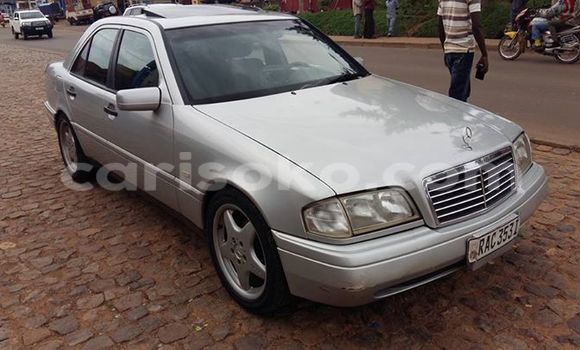 Sayi Na hannu Mercedes-Benz C–Class Gris Mota in Gicumbi a Rwanda Sayi Na hannu Mercedes-Benz C–Class Gris Mota in Gicumbi a Rwanda
