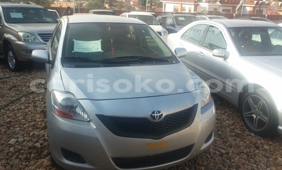Acheter Occasion Voiture Toyota Yaris Gris à Kigali au Rwanda Acheter Occasion Voiture Toyota Yaris Gris à Kigali au Rwanda