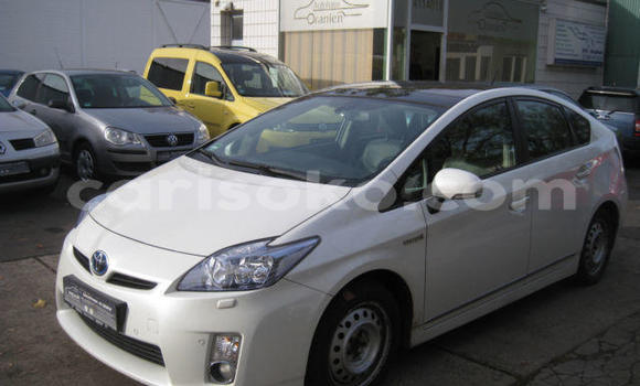 Sayi Na hannu Toyota Prius Blanc Mota in Kigali a Rwanda Sayi Na hannu Toyota Prius Blanc Mota in Kigali a Rwanda