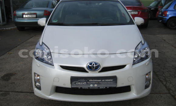 Sayi Na hannu Toyota Prius Blanc Mota in Kigali a Rwanda Sayi Na hannu Toyota Prius Blanc Mota in Kigali a Rwanda