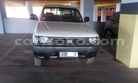 Sayi Na hannu Toyota Hilux Blanc Mota in Kigali a Rwanda Sayi Na hannu Toyota Hilux Blanc Mota in Kigali a Rwanda