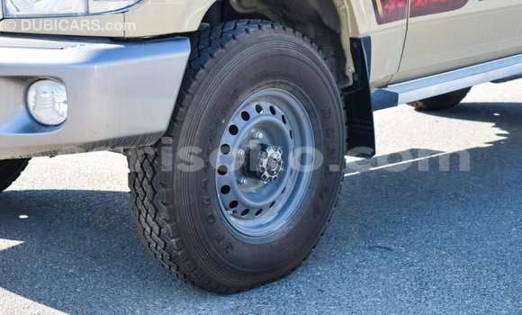 Acheter Import Voiture Toyota Land Cruiser Beige à Import - Dubai, Rwanda Acheter Import Voiture Toyota Land Cruiser Beige à Import - Dubai, Rwanda