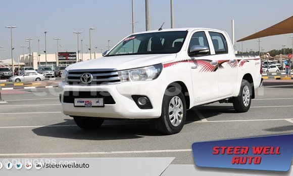Sayi Imported Toyota Hilux Blanc Mota in Import - Dubai a Rwanda Sayi Imported Toyota Hilux Blanc Mota in Import - Dubai a Rwanda