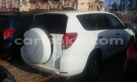 اشتري مستعمل Toyota RAV4 Blanc سيارة في Kigali في Rwanda اشتري مستعمل Toyota RAV4 Blanc سيارة في Kigali في Rwanda