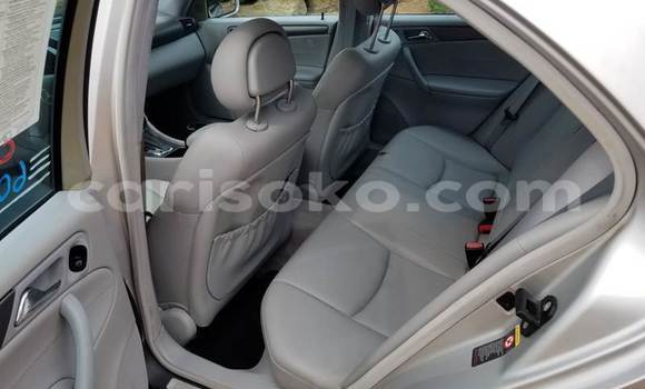 Sayi Na hannu Mercedes-Benz C–Class Beige Mota in Kigali a Rwanda Sayi Na hannu Mercedes-Benz C–Class Beige Mota in Kigali a Rwanda