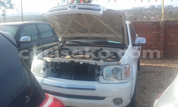 Acheter Occasion Voiture Toyota Tundra Blanc à Kigali au Rwanda Acheter Occasion Voiture Toyota Tundra Blanc à Kigali au Rwanda