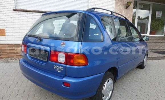 Sayi Na hannu Toyota Picnic Bleu Mota in Nyamagabe a Rwanda Sayi Na hannu Toyota Picnic Bleu Mota in Nyamagabe a Rwanda