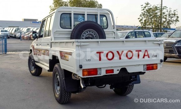 Acheter Import Voiture Toyota Pickup Blanc à Import - Dubai, Rwanda Acheter Import Voiture Toyota Pickup Blanc à Import - Dubai, Rwanda