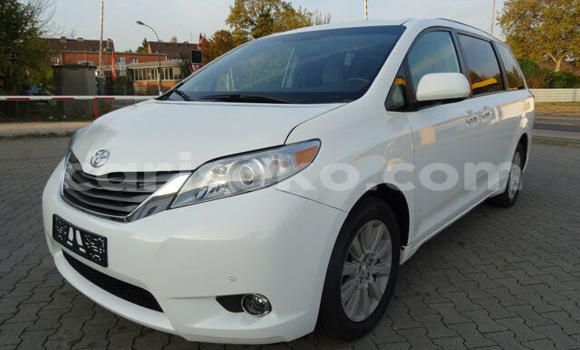 Buy Used Toyota Sienna White Car in Kigali in Rwanda Buy Used Toyota Sienna White Car in Kigali in Rwanda