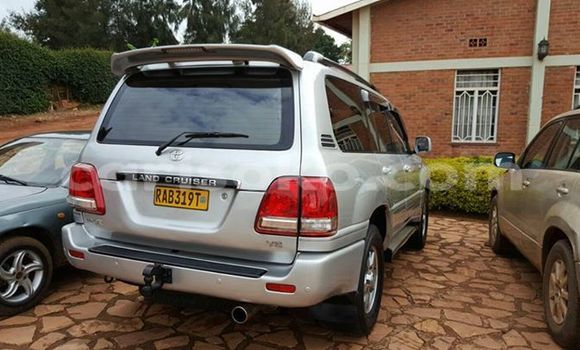 Acheter Occasion Voiture Toyota Land Cruiser Gris à Gicumbi au Rwanda Acheter Occasion Voiture Toyota Land Cruiser Gris à Gicumbi au Rwanda