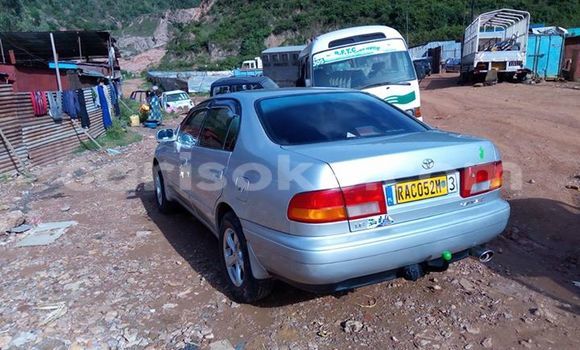 Acheter Occasion Voiture Toyota Carina Gris à Gicumbi au Rwanda Acheter Occasion Voiture Toyota Carina Gris à Gicumbi au Rwanda